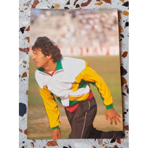IMRAN KHAN ( LEGEND PAKISTANI CRICKETER ) * ORIGINAL VINTAGE POSTCARD * 4 X 6 INCHES * Make Offer