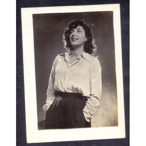 BOLLYWOOD VINTAGE ACTRESS " NARGIS " ORIGINAL B&W PHOTO OF FILM " ASHIANA " 1950'S * 100% ORIGINAL B&W PHOTO " POCKET SIZE " Make Offer