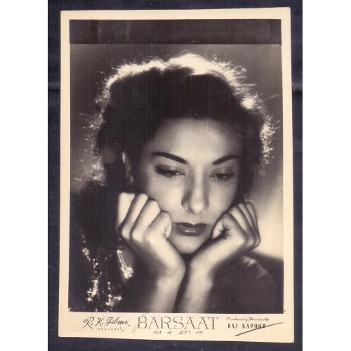 BOLLYWOOD VINTAGE ACTRESS " NARGIS " ORIGINAL B&W PHOTO OF FILM " BARSAAT " LATE 1940'S * 100% ORIGINAL B&W PHOTO " POCKET SIZE " Make Offer
