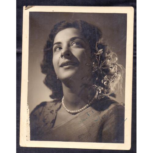 PERSONALLY SIGNED BY BOLLYWOOD LEGEND ACTRESS " NARGIS " (AUTOGRAPH) WITH INK PEN AND WRITE " WHAT'S COOKIN MISS NARGIS " * Make Offer