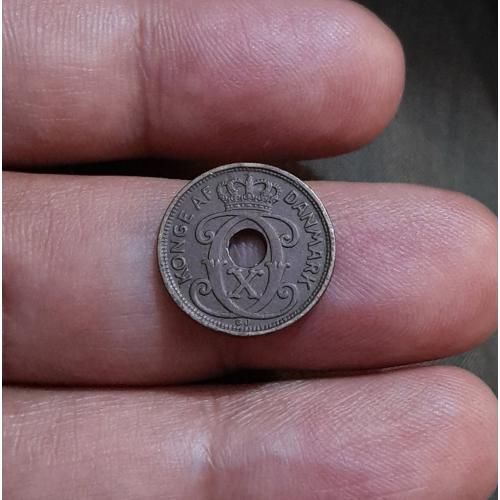 SMALLEST AND HARDEST DENOMINATION , DENMARK , DANMARK 1937 * 1 ØRE - CHRISTIAN X * HOLE * COIN * EXTRA FINE PLUS CONDITION * CROWNED MONOGRAM OF CHRISTIAN X * Make Offer